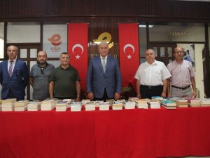 Aydın Yeni Kuşak Köy Enstitülüler Derneği’nden Efeler Belediyesi’ne kitap bağışı