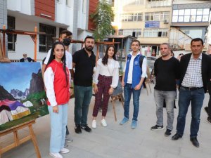 Hakkarili gençlerin yağlı boya resimleri beğeni topladı