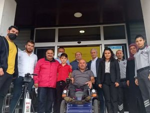 Ünlü oyunca Çelebi kütüphanede çocuklarla buluştu