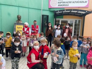 Minik öğrenciler hayvan sevgisi aşılanıyor