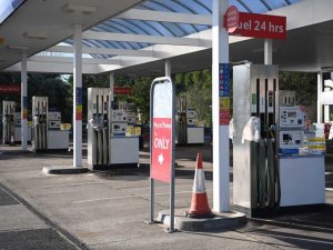 İngiliz ordusu akaryakıt dağıtımına başlıyor