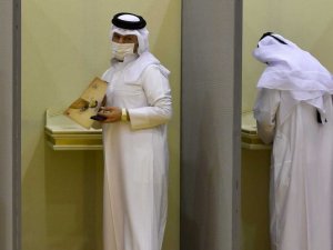 Katar ilk kez yapılan milletvekili seçimleri için sandık başında