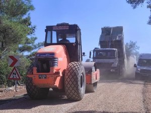 Meke Çiftlik yolunda asfaltlama yapıldı