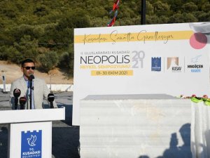 Kuşadası’ndaki eski deve güreşleri alanı sanatın merkezi oldu