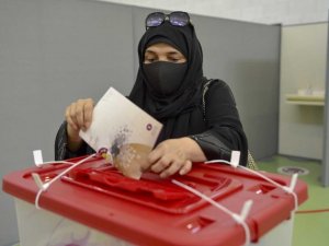 Katar’da ilk kez yapılan Şura Meclisi seçimlerine katılım oranı yüzde 44