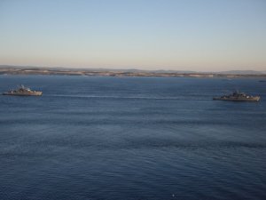 Genç Bahriyeliler, açık deniz eğitimlerinde Çanakkale Şehitler Abidesi’ni selamladı