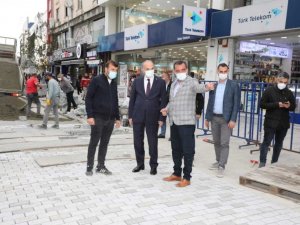 İki büyük meydan nezih bir cadde ile bağlanıyor