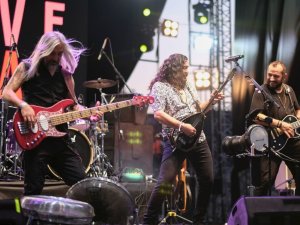 Adanalılar ilki gerçekleştirilen ’Akdeniz Gençlik Festivali’nde eğleniyor