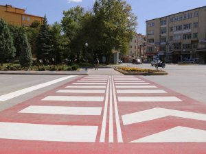Karaman’da yol çizgisi ve yaya geçidi çalışması