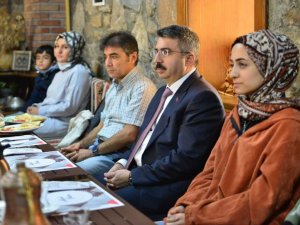 Kritik edebiyat sohbetleri devam ediyor