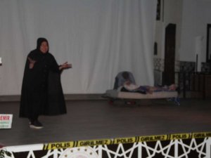 "Kadın için" oyununa ilgi