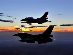 Cezayir, hava sahasını Fransa’ya ait askeri uçaklara kapattı