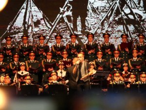 Rus Kızılordu Korosu ve Haluk Levent Mersinliler ile buluştu