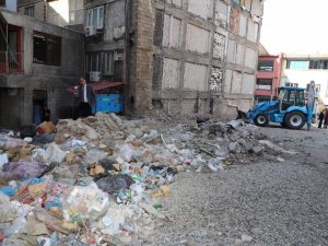 Zabıta ekibinden esnafa çöp uyarısı