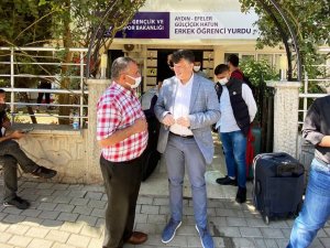 Spor İl Müdürü Fillikçioğlu, yurtlara gelen öğrencileri karşıladı