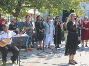 Halkın ayağına kadar gidip ücretsiz THM konseri veriyorlar