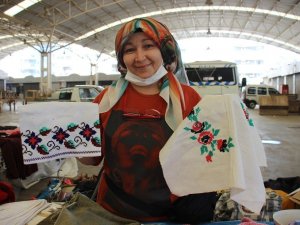 Bir zamanlar evleri süslüyordu, şimdi Bit Pazarı’nda alıcı bekliyor