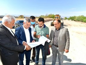 Melekbaba Mahallesindeki yol genişletme çalışmaları son sürat