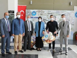 Okullara destek sürüyor