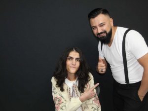 27 yıldır hasret kaldığı saçlarına kavuştu