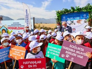 Minik kalpler için 67 okula kulübe ve can dostları hediye edildi