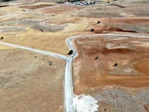 9 mahalleyi birbirine bağlayan yol tozdan kurtarıldı