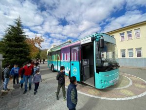 Gezici Kütüphane öğrencilerle buluştu