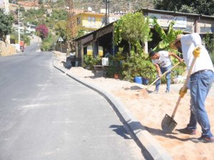 Alanya’da Çevre Yolundan Kurşunlu mevkii’ne kesintisiz kaldırım çalışması