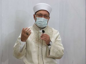Diyanet İşleri Başkanı Prof. Dr. Erbaş: “Çocuklarımız camide safların arasında koşsunlar, biz secdedeyken başımıza bassınlar hiç önemli değil”