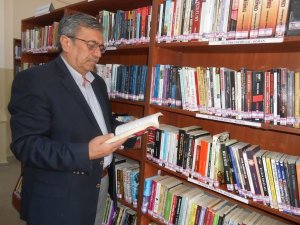 Eskişehirli şair Ahmet Urfalı’nın şiirleri ‘Felemenkçe’ diline çevrildi