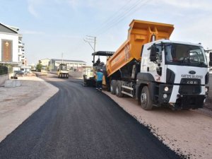 Bir sokağa 700 ton asfalt