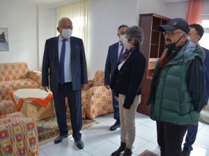 Posbıyık, “Uzaktan sevgi olmaz, barınağa gelin”