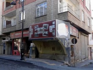 Tarihi mekanlara tabela tehdidi