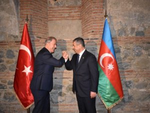 Bakan Akar, Azerbaycanlı mevkidaşı Hasanov ile görüştü