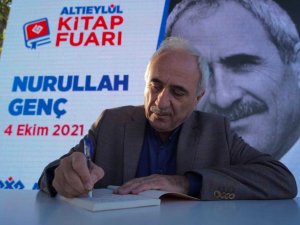 Şair Nurullah Genç, Altıeylül Kitap Fuarına hayran kaldı