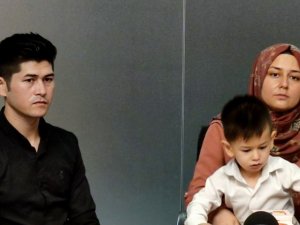 2 yaşındaki Afganlı çocuğa biyonik kulak takıldı