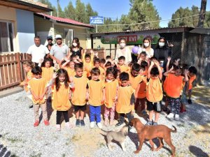 Tarsus Belediyesi, minik öğrencileri patili dostlarla buluşturdu