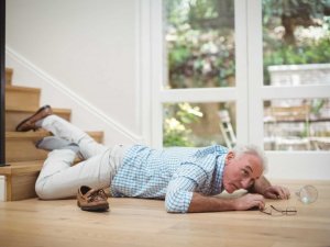 65 yaş ve üzeri üç kişiden biri her yıl düşmeyi deneyimliyor