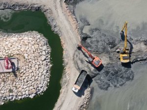 Van Gölü’nde rekor düzeyde dip çamuru temizlendi