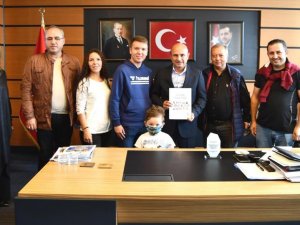 PKU Derneği’nden Başkan Oral’a plaket