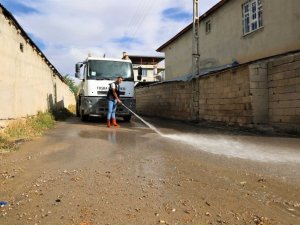 Tuşba’daki su taşkınlarının izleri siliniyor