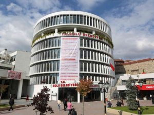 Bolu Belediyesi binasına ABD karşıtı pankart asıldı