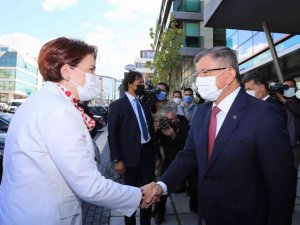 İYİ Parti lideri Akşener’den Ahmet Davutoğlu’na ziyaret