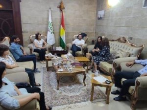 HDP, İsveç heyeti ile Öcalan’ın fotoğrafı altında görüştü