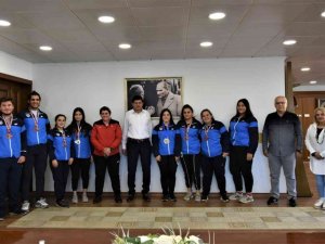 Başkan Özcan’dan Nazillili’nin şampiyonlarına altın ödülü