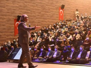 Kişisel Gelişim Uzmanı Yazar Sıtkı Aslanhan Altıeylül’de