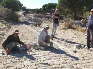 Burhaniye’de çamurdan kurtulan köylülerden belediyeye teşekkür