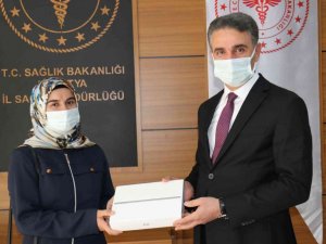 Covid-19 aşı talihlileri hediyelerine kavuştu