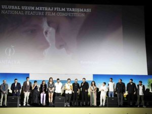 Başkan Böcek, ‘Bembeyaz’ filmini vatandaşlarla izledi