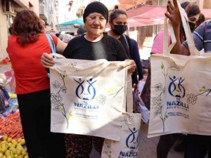 Nazilli Belediyesi 2 bin 500 adet bez çanta dağıttı